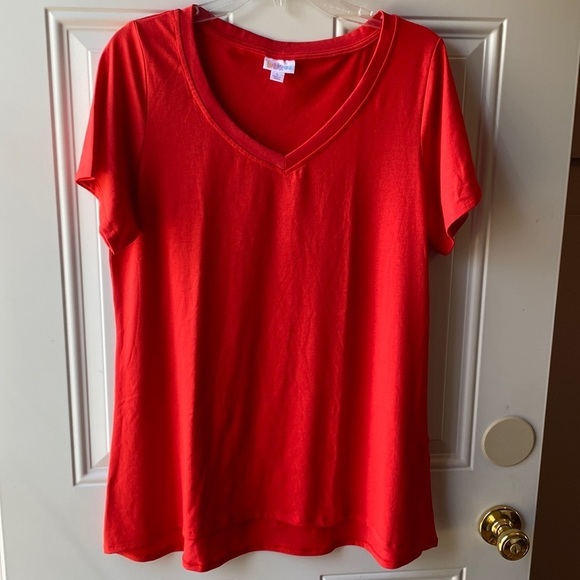 ✨3/$15✨ LuLaroe Womens Tops L Vneck High-Low Tees Red - Picture 1 of 6